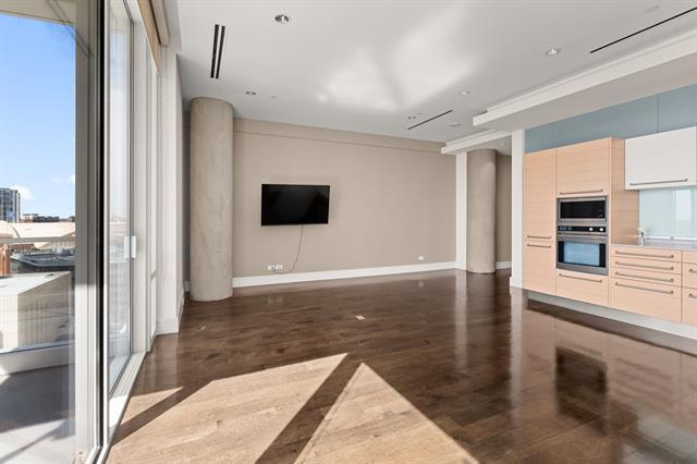 Foto del edificio - 2408 Victory Park Ln