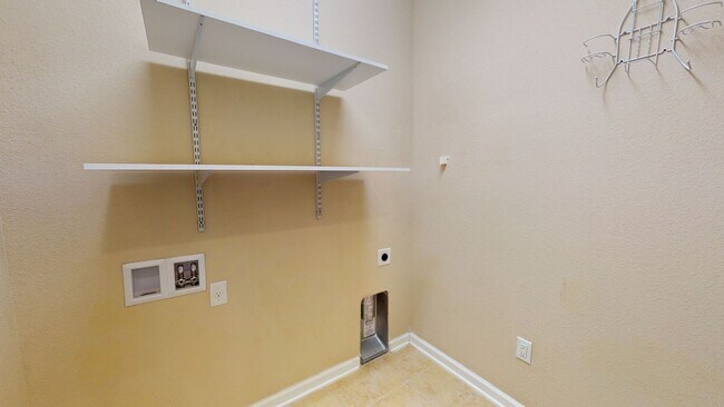 Building Photo - Beautiful 4 bedroom, 3 bathroom home with ...