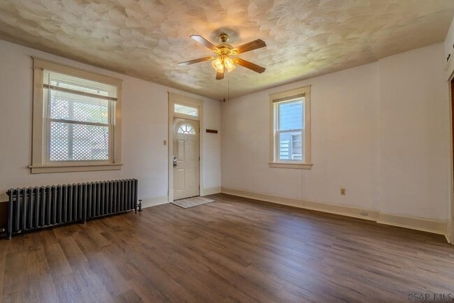 Building Photo - 222 Strayer St