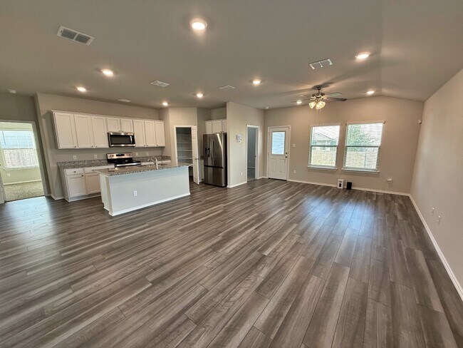 Building Photo - 2828 Gilchrist Dr