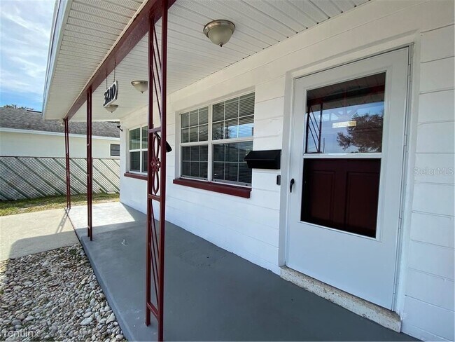 Building Photo - 2 br, 1 bath House - 3210 Bennett St N
