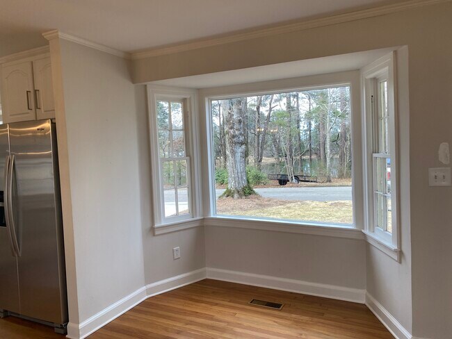 Building Photo - 815 Sunnyside Dr