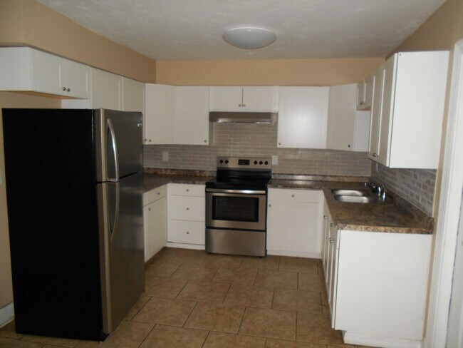 Foto del edificio - Three bedroom two bath - North Lakeland