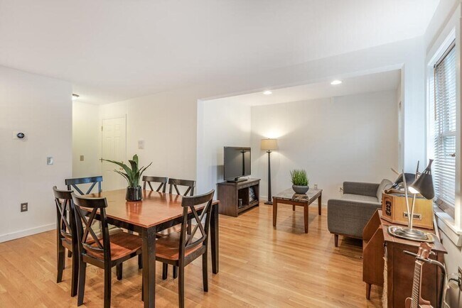 Foto del edificio - 683 E 2nd St