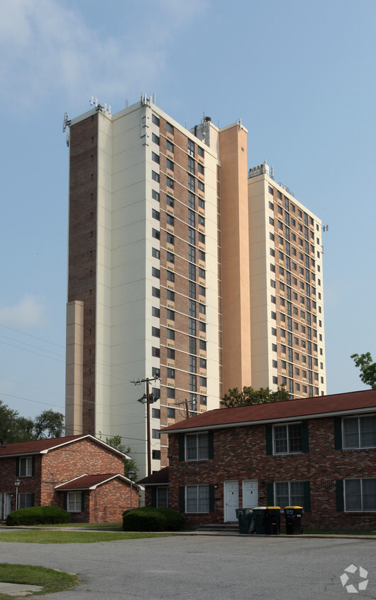 Primary Photo - Stillwell Towers