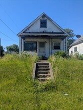 Building Photo - 801 W 10th St