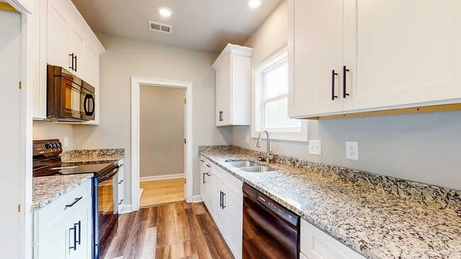 Kitchen/Laundry - 1512 Williamson Rd