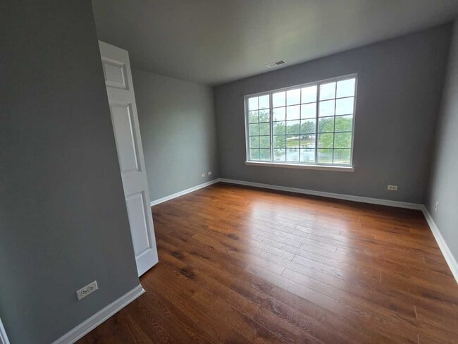 Building Photo - 2402 Oakfield Ct