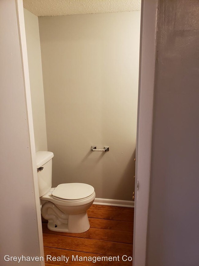 Foto del edificio - 2 br, 1.5 bath Apartment - 6903 Delbert Lane