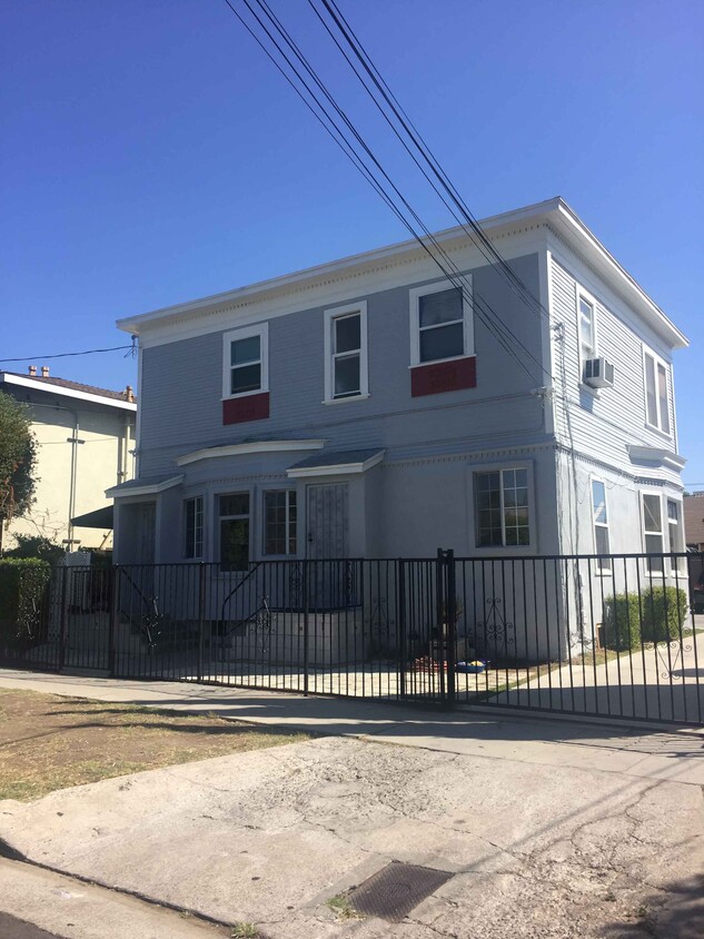 Primary Photo - 1150 N Ardmore Ave