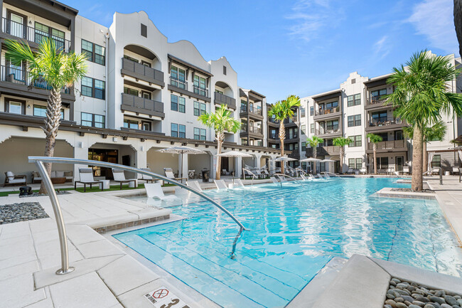 Foto del edificio - Palmilla Apartments