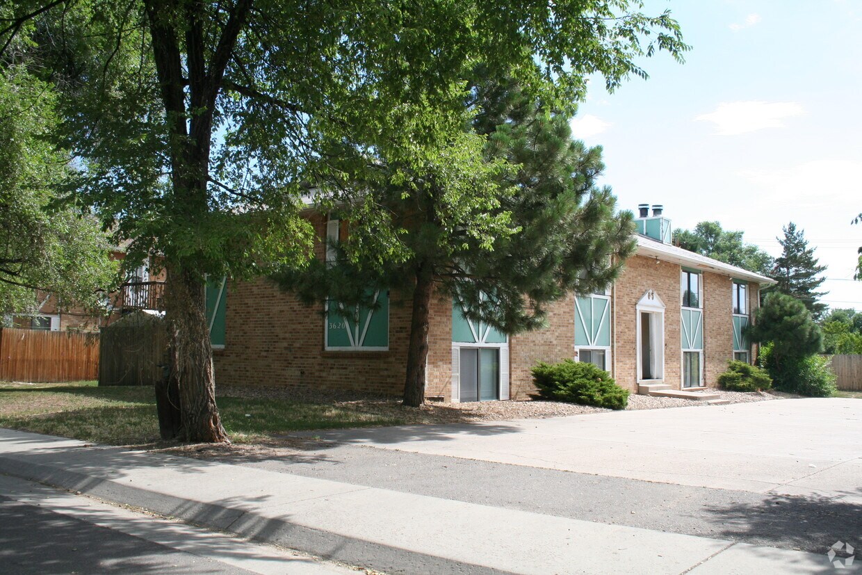 Primary Photo - 3620 S Knox Ct