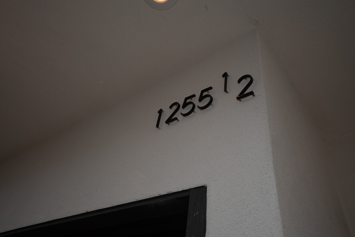 Primary Photo - 1253 N Kingsley Dr