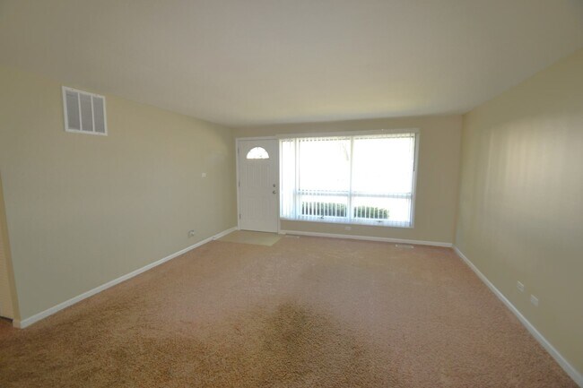 Building Photo - 1403 Hampton Ln