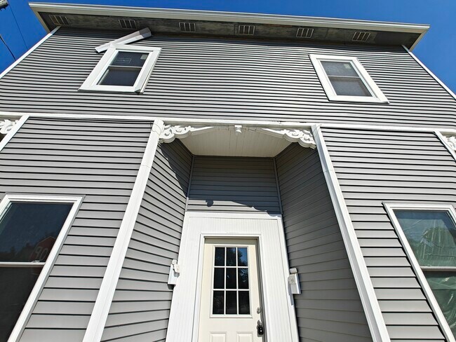 Building Photo - 116.5 Montgomery St