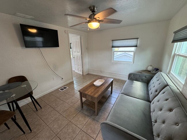Foto del edificio - 1 Bedroom, 1 Bath Furnished Apartment in Branford