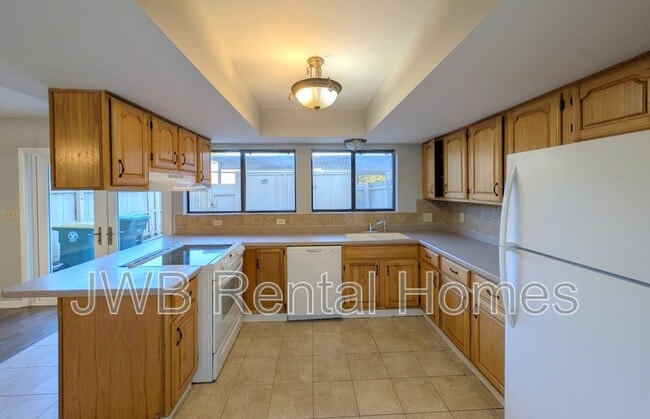 Building Photo - 8159 Sutton Pl N