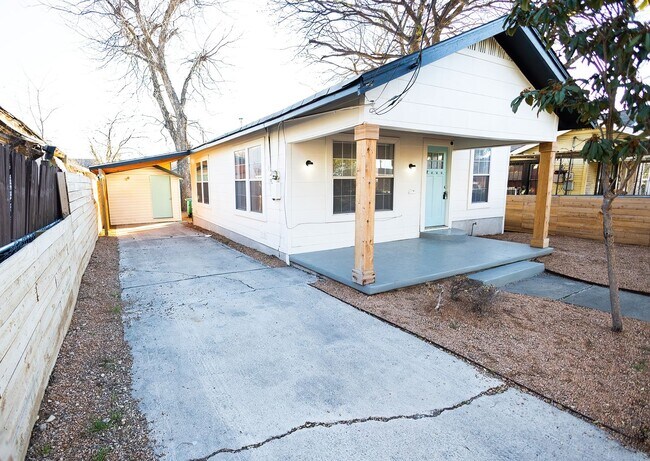 Foto del edificio - Charming 2-Bedroom Home with Mother-in-Law...