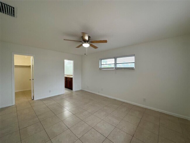 Foto del edificio - 500 Clear Lake Ave