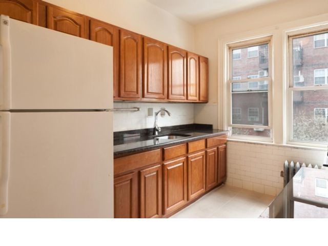 Primary Photo - 43-22 Bowne St