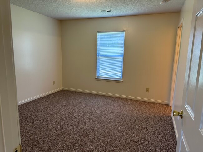 Building Photo - 624 N College St