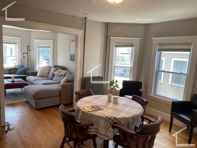 Building Photo - Awesome 4 bed 2 bath in Brighton.... Starting May 1st!