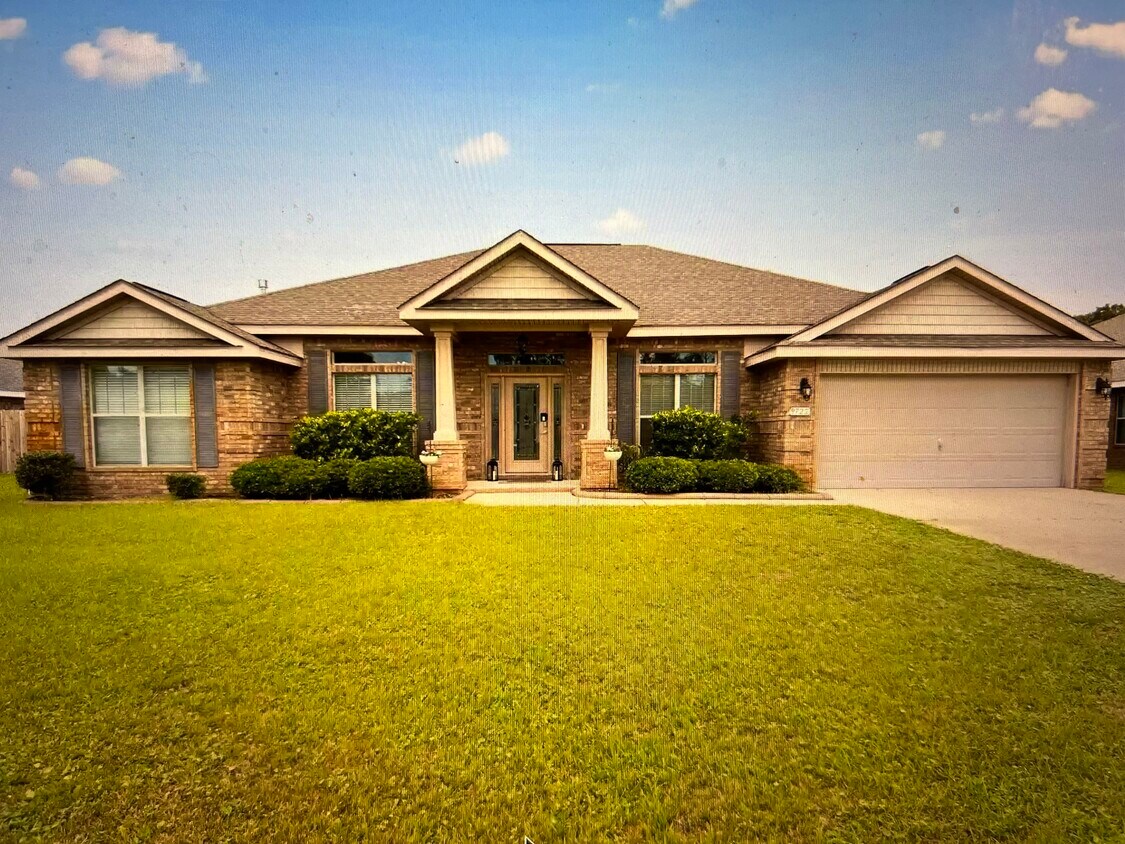 Foto principal - 9722 Misty Meadow Ln