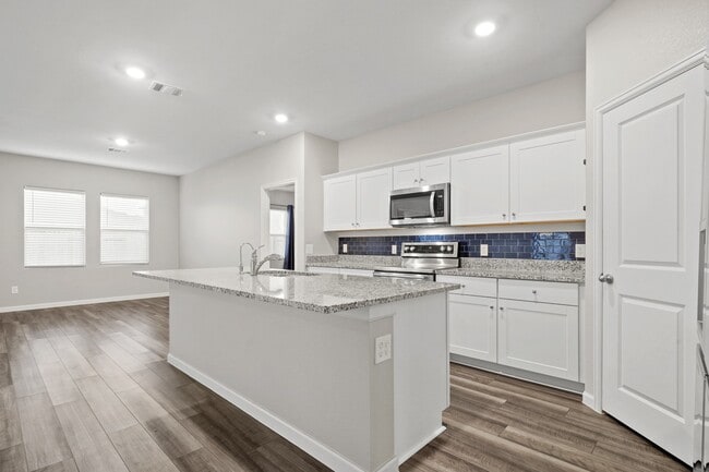 Foto del edificio - 6306 Highland Trl Dr