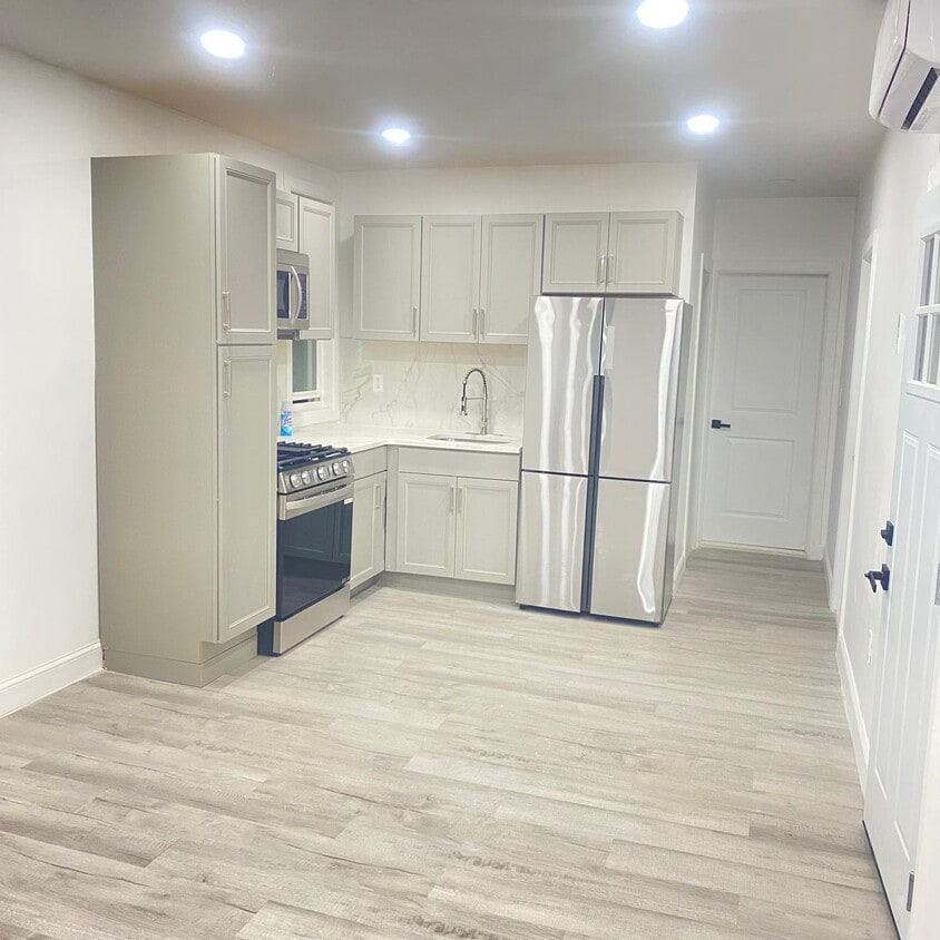 Building Photo - 221 Summit Ave