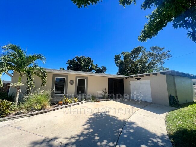Building Photo - 2705 SE 18th Pl