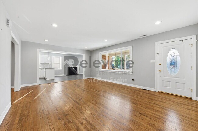 Foto del edificio - 8410 Yolanda Rd