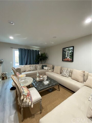 Foto del edificio - 1007 Carmel Cir