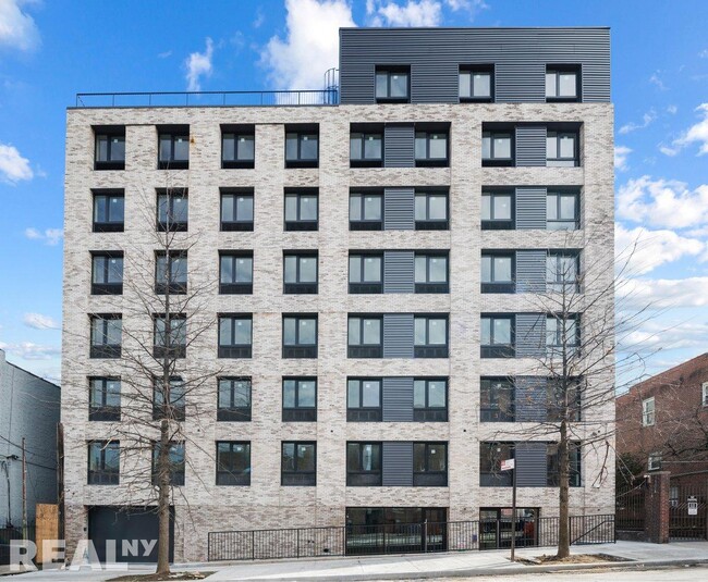 Building Photo - 2330 Cambreleng Avenue