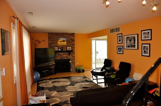 Building Photo - 853 Oxford Pl