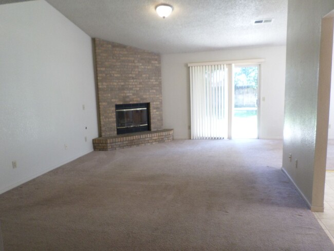 Building Photo - 838 Lehigh, Available Now!