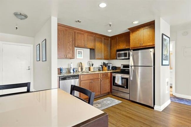 Building Photo - 1 Bed/1 Bath Crown Point Condo with Bay Views