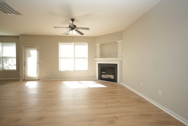 Building Photo - Updated 3 Beds 2.5 Baths Home in Farm Pond