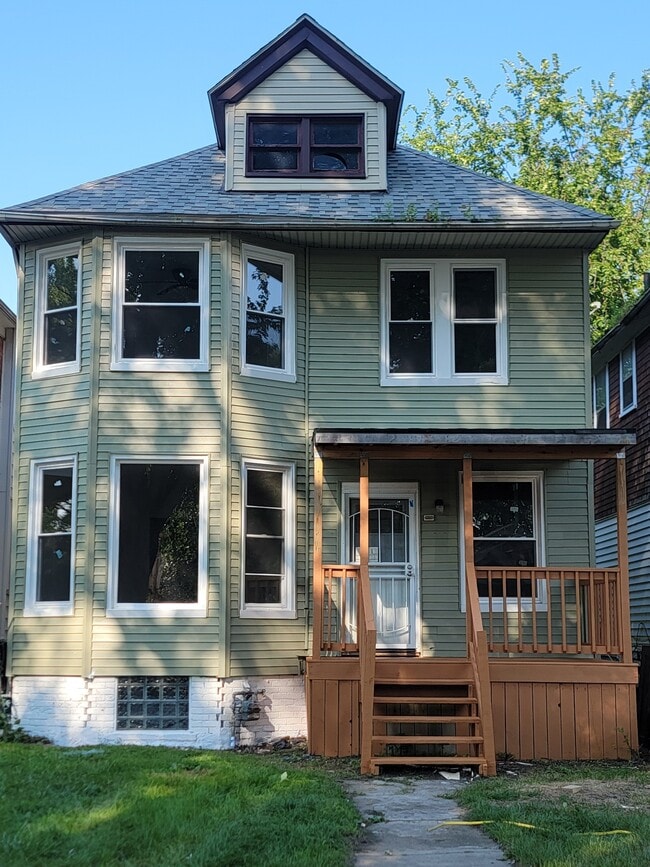 Building Photo - 3678 Seyburn St
