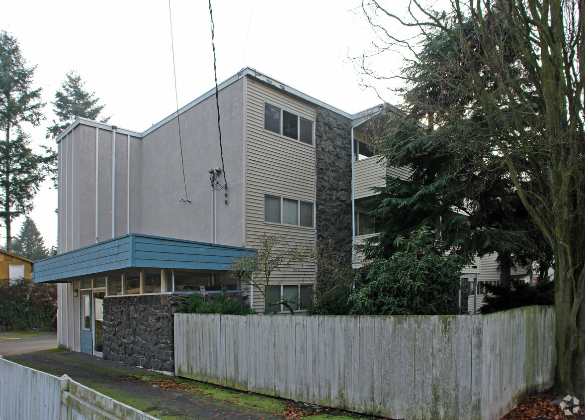 Primary Photo - Matador Apartments