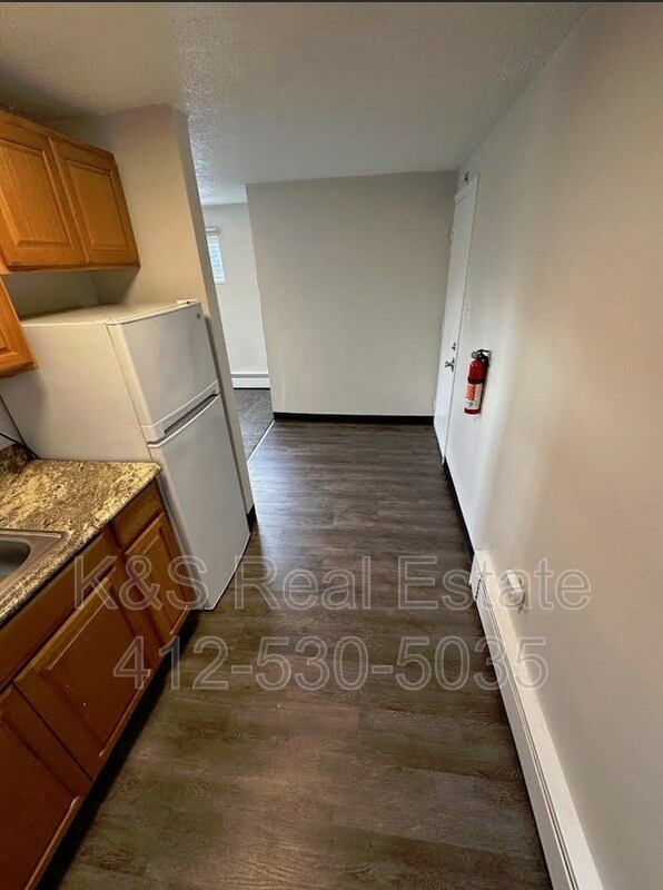 Building Photo - 445-445 Library St