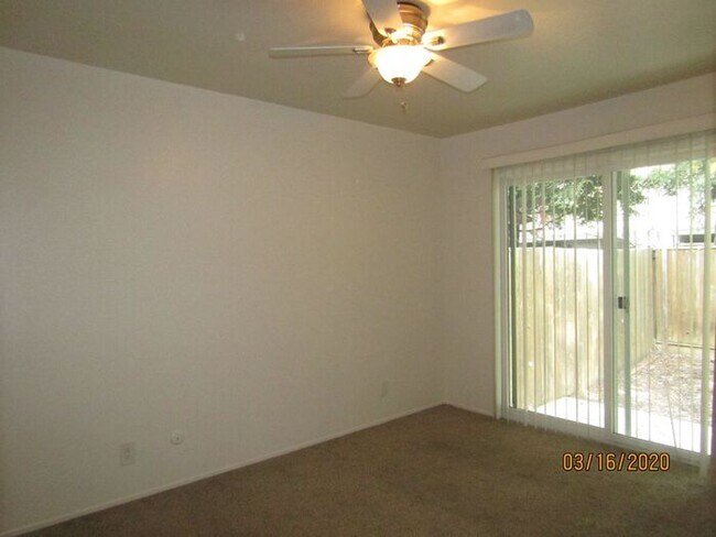 Foto del edificio - 1120 Lance Dr