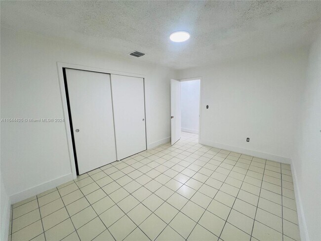 Building Photo - 1628 SW 9th St