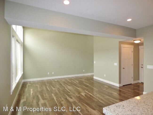 Building Photo - 3 br, 2.5 bath House - 381 E Corral Creek ...