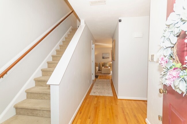 Foto del edificio - 2429 Avenham Ave SW