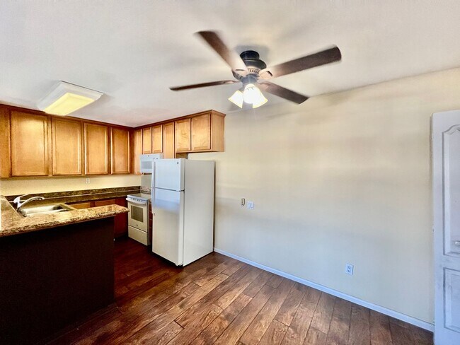 Building Photo - Newly remodeled 2B/1BA w/ 1 Reserved Parki...