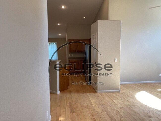 Foto del edificio - 100 Riverwood Dr