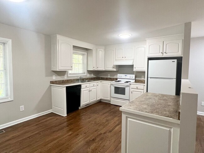 Building Photo - 218 Hickory Forest Rd
