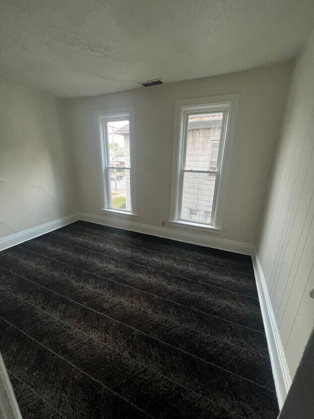 Foto principal - 508-10 E 6th St