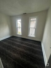 Building Photo - 508-10 E 6th St