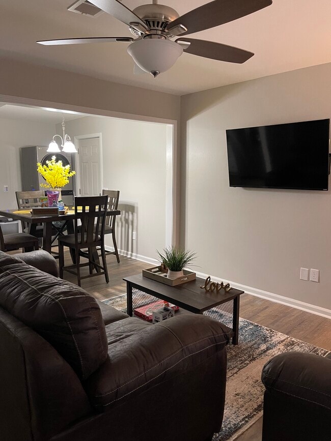 Foto del edificio - 225 William Hardin Rd